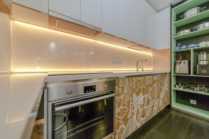 Дизайн бело-коричневой кухни 12 метров