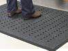 Как выбрать придверный коврик?